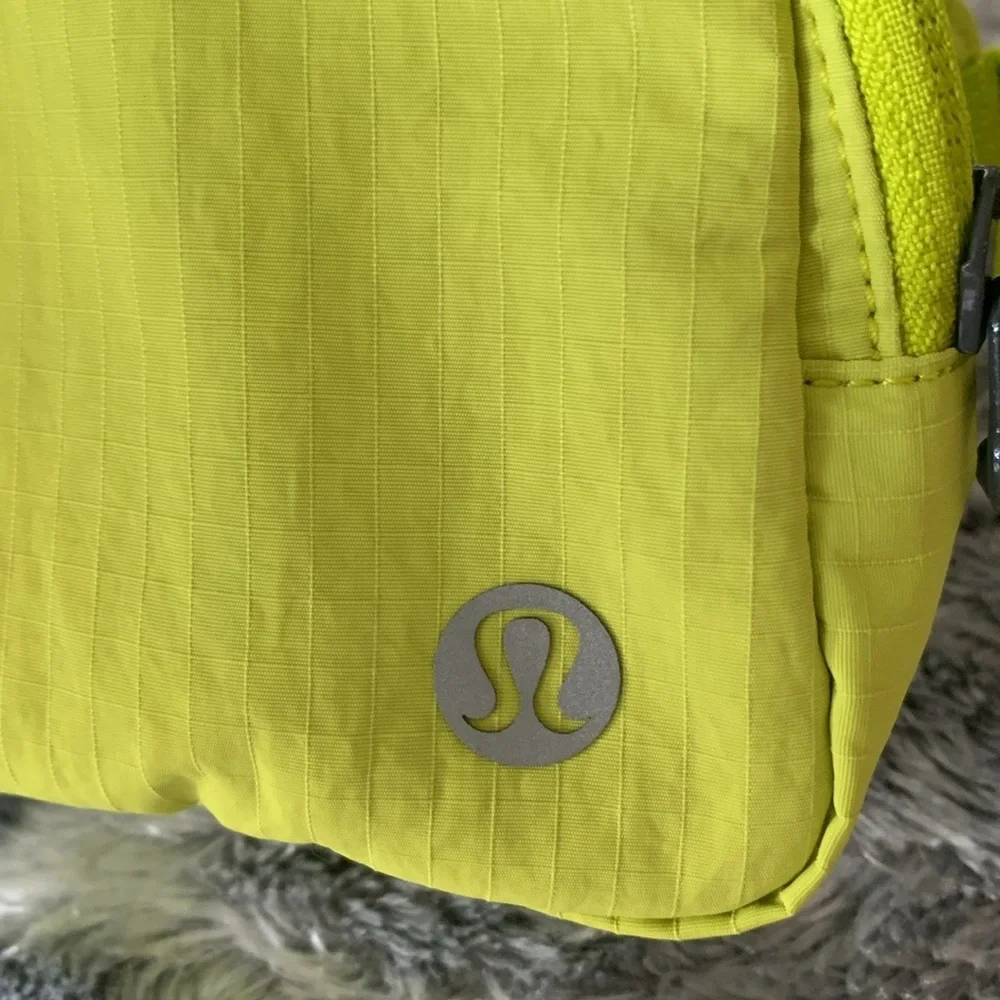 Lululemon Athletica Lichen Lime Belt Bag - Picture 7 of 9